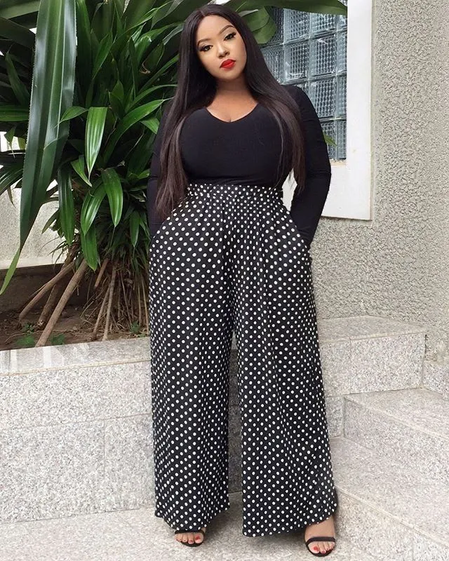  Effortless Elegance with Wide-Leg Pants
