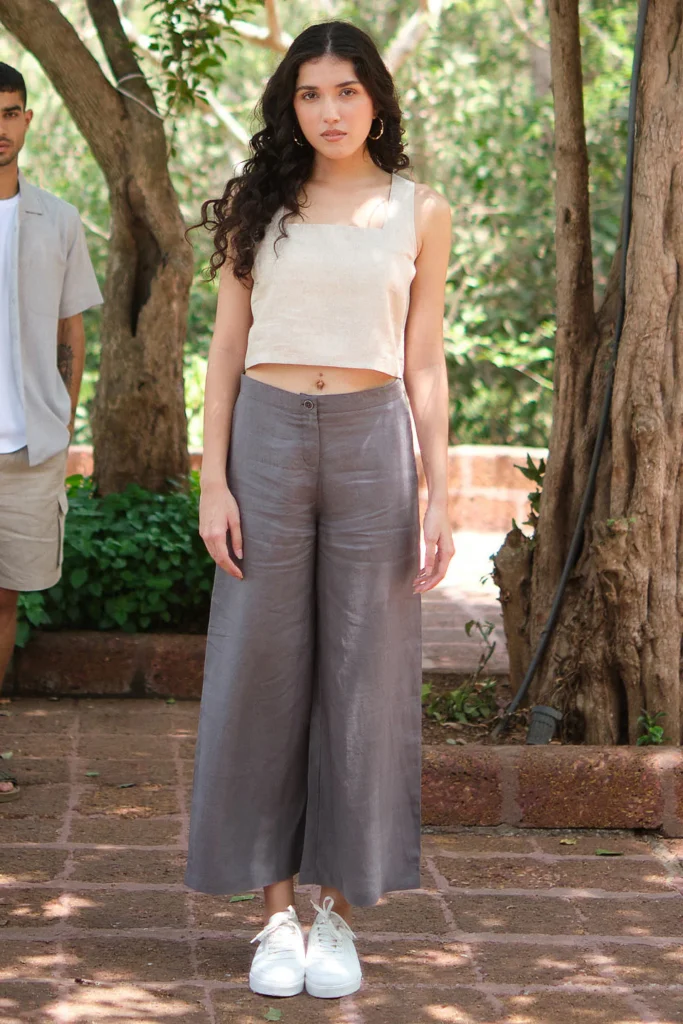 Breezy Wide-Leg Linen Pants with a Chic Fitted Tank