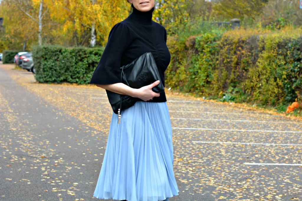 Elegant Contrast with a Pleated Skirt and Knit Top