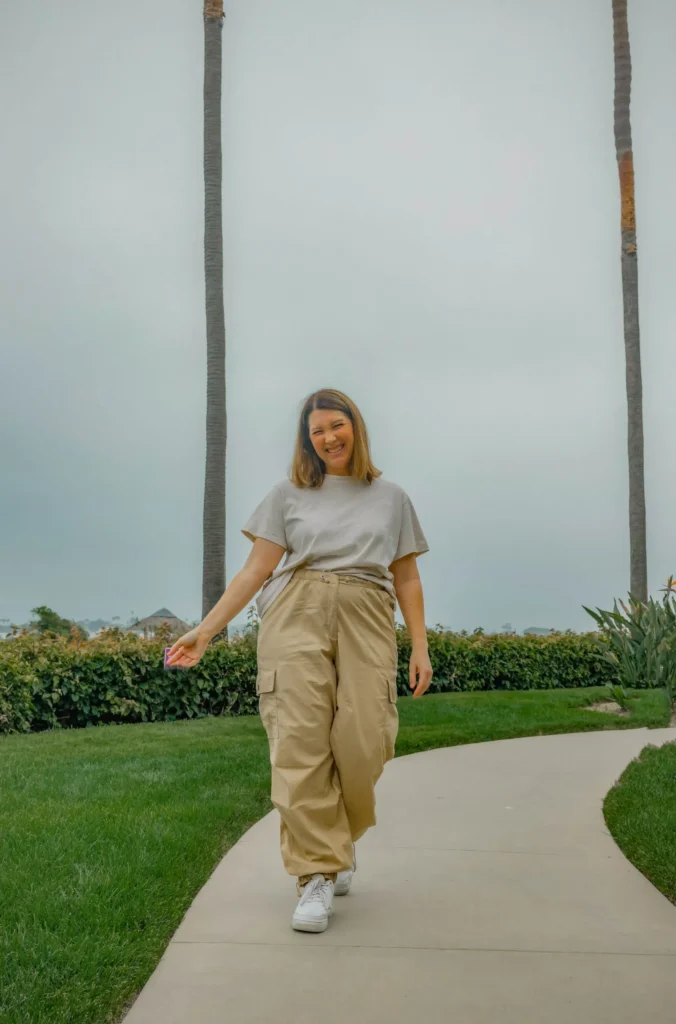 Relaxed Neutrals: Cargo Pants & Classic Tee