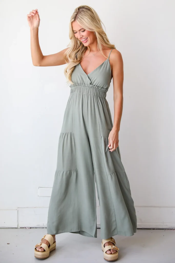 Chic Comfort: Flowy Full-Length Jumpsuit with a Breezy Touch