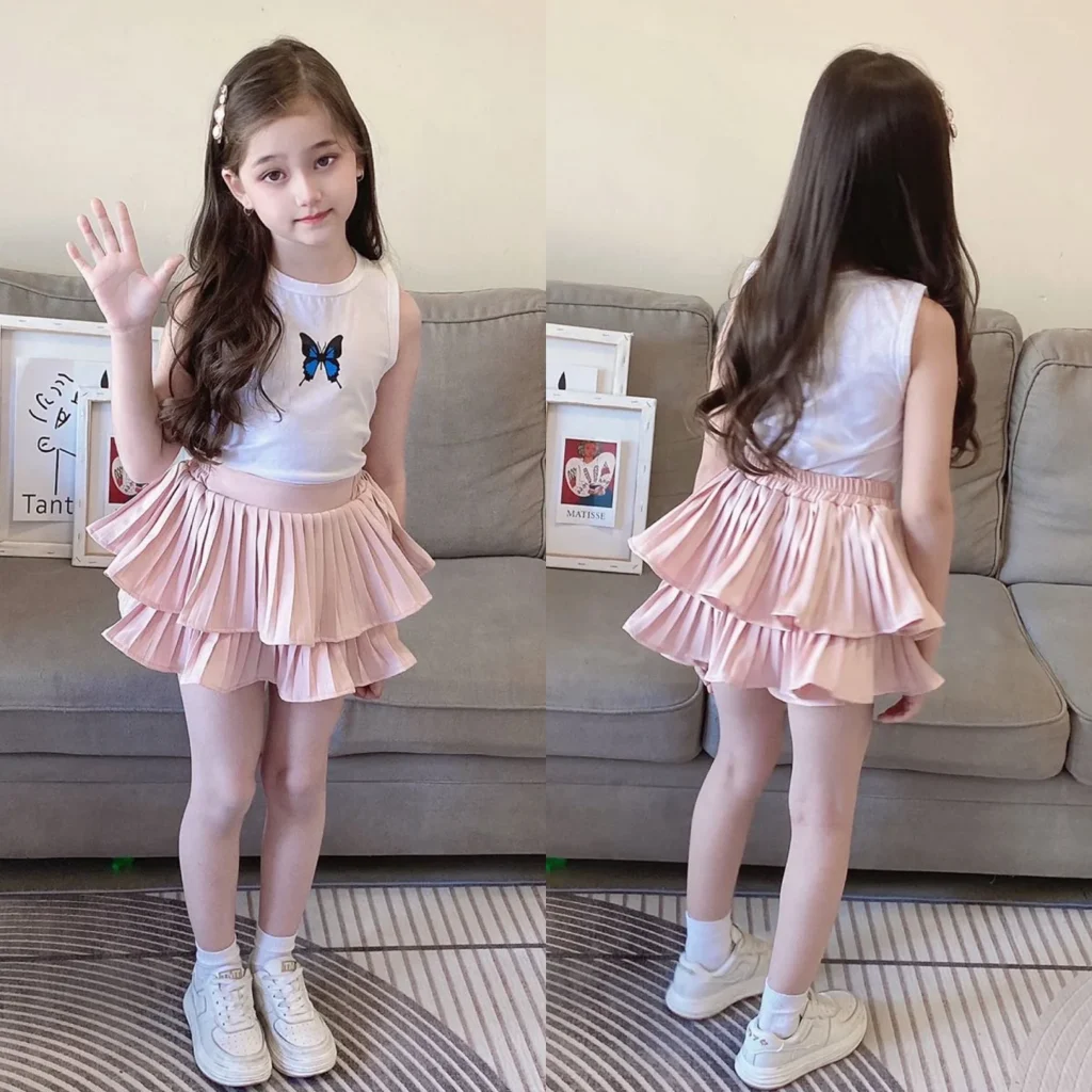 Sweet & Girly Teen Look: Ruffled Mini Skirt with Fitted Tee