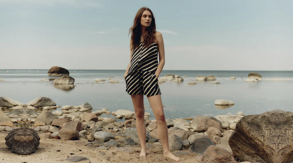 Chic & Breezy: Linen Shorts & Ribbed Tank for the Beach